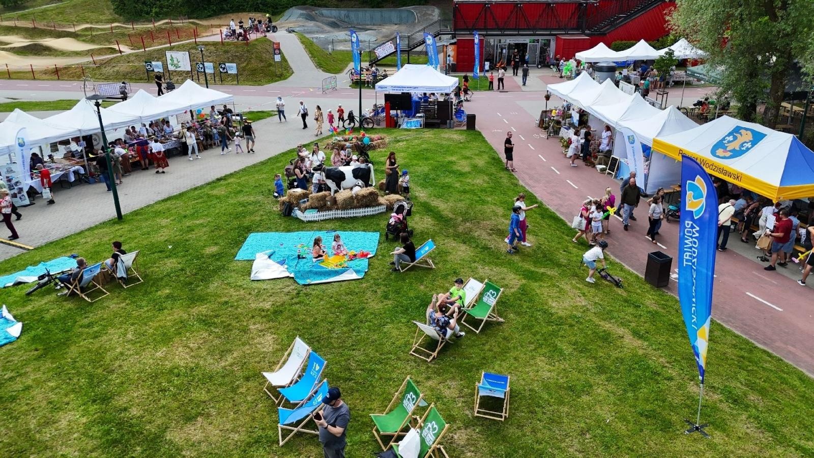 Zdjęcie w galerii na portalu naszwodzislaw.com: Weekend, który połączył mieszkańców. Kultura i integracja na Trzech Wzgórzach [FOTO] wiadomości z regionu