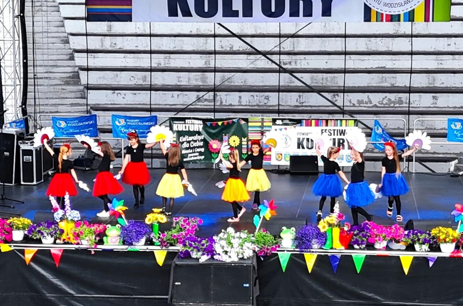 Zdjęcie w galerii na portalu naszwodzislaw.com: Weekend, który połączył mieszkańców. Kultura i integracja na Trzech Wzgórzach [FOTO] wiadomości z regionu