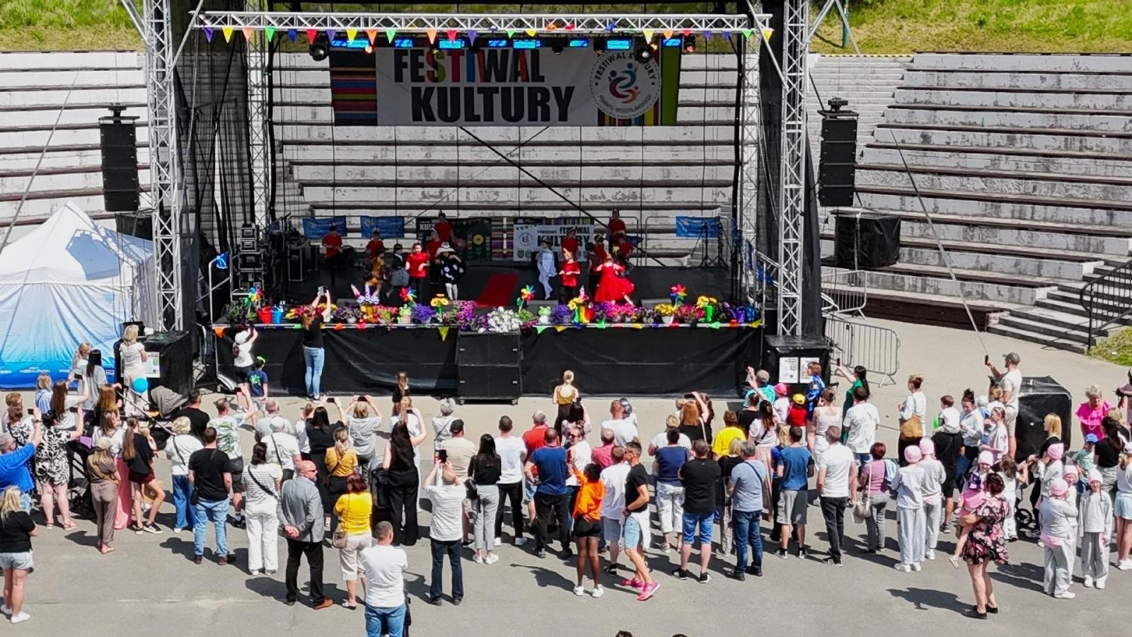 Zdjęcie w galerii na portalu naszwodzislaw.com: Weekend, który połączył mieszkańców. Kultura i integracja na Trzech Wzgórzach [FOTO] wiadomości z regionu