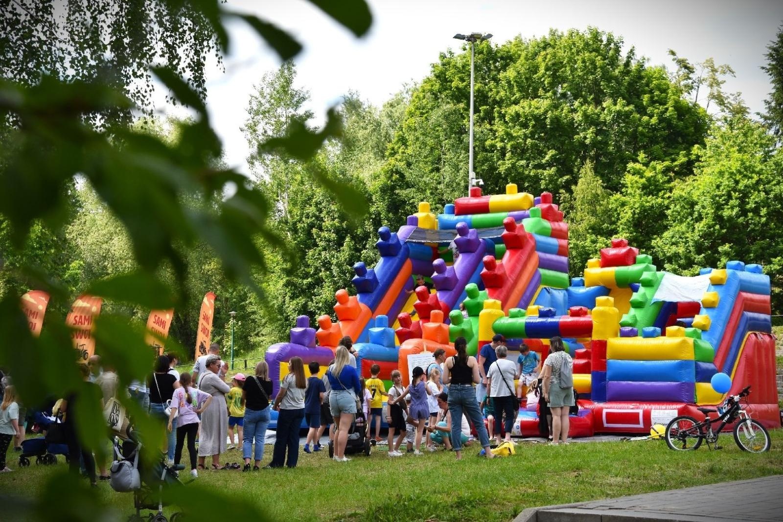 Zdjęcie w galerii na portalu naszwodzislaw.com: Weekend, który połączył mieszkańców. Kultura i integracja na Trzech Wzgórzach [FOTO] wiadomości z regionu