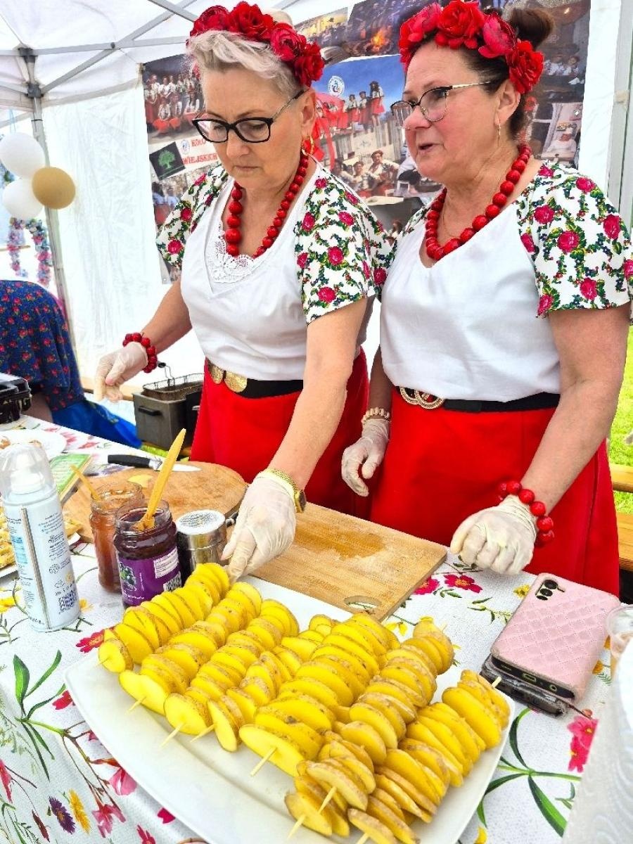 Zdjęcie w galerii na portalu naszwodzislaw.com: Weekend, który połączył mieszkańców. Kultura i integracja na Trzech Wzgórzach [FOTO] wiadomości z regionu