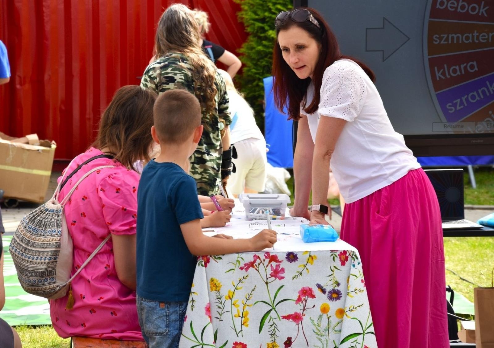 Zdjęcie w galerii na portalu naszwodzislaw.com: Weekend, który połączył mieszkańców. Kultura i integracja na Trzech Wzgórzach [FOTO] wiadomości z regionu