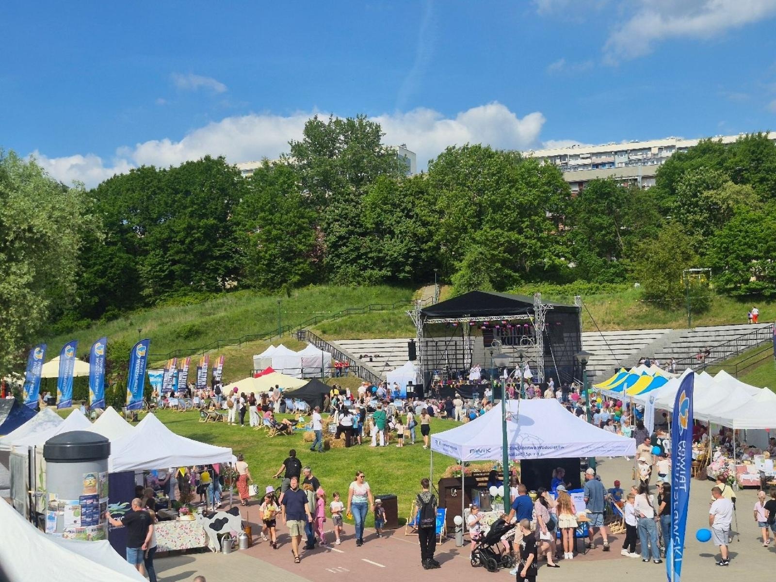 Zdjęcie w galerii na portalu naszwodzislaw.com: Weekend, który połączył mieszkańców. Kultura i integracja na Trzech Wzgórzach [FOTO] wiadomości z regionu