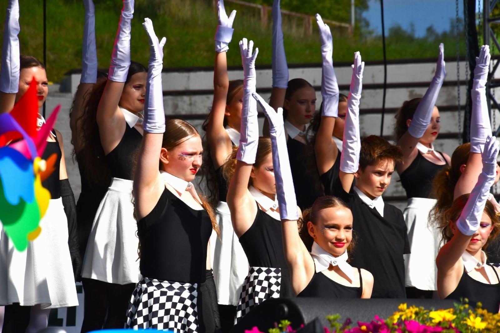 Zdjęcie w galerii na portalu naszwodzislaw.com: Weekend, który połączył mieszkańców. Kultura i integracja na Trzech Wzgórzach [FOTO] wiadomości z regionu