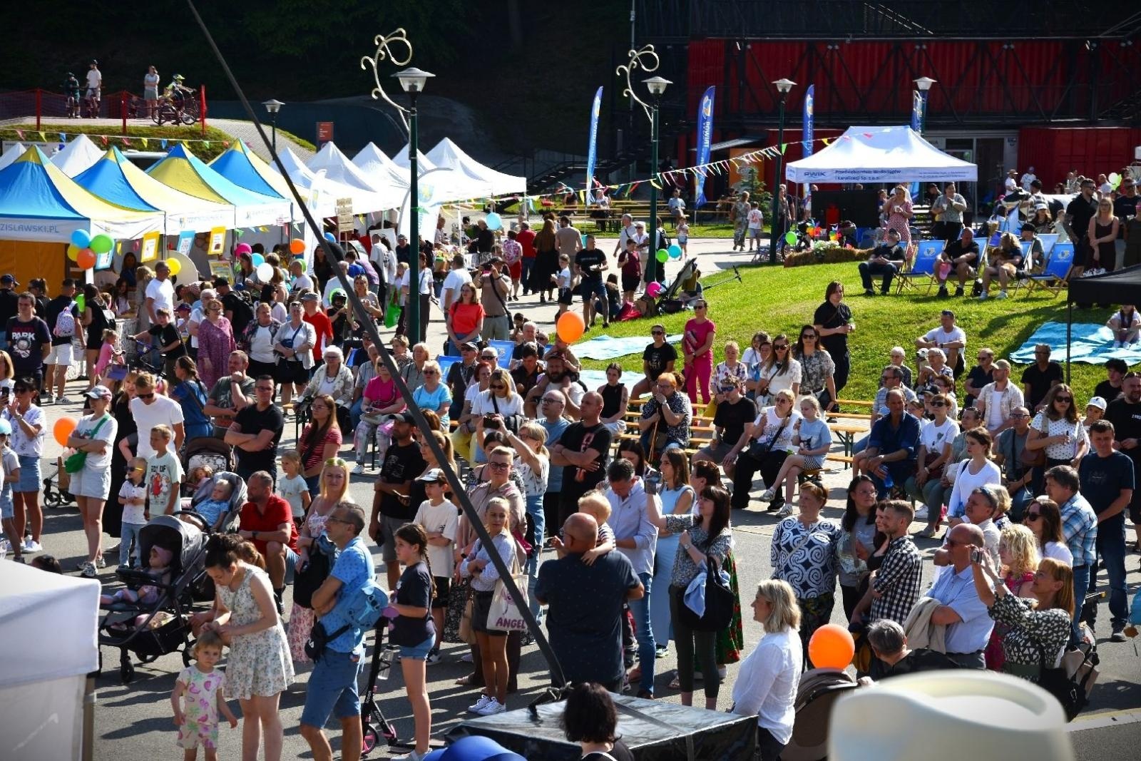 Zdjęcie w galerii na portalu naszwodzislaw.com: Weekend, który połączył mieszkańców. Kultura i integracja na Trzech Wzgórzach [FOTO] wiadomości z regionu