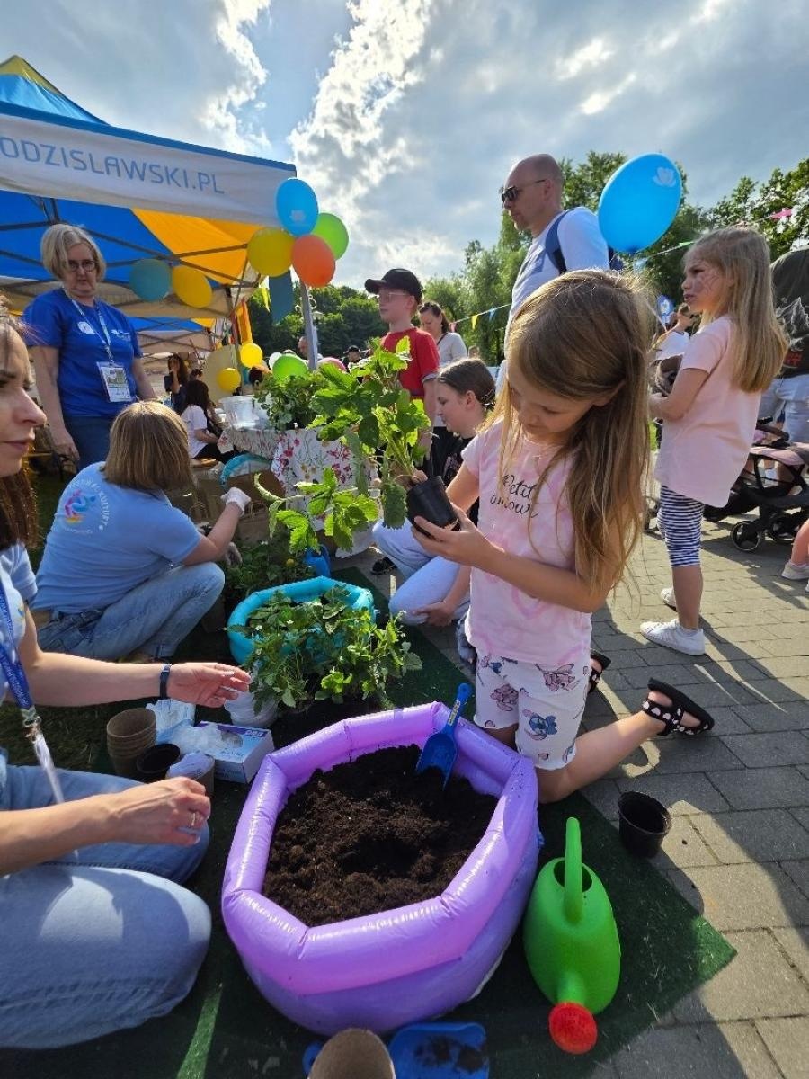 Zdjęcie w galerii na portalu naszwodzislaw.com: Weekend, który połączył mieszkańców. Kultura i integracja na Trzech Wzgórzach [FOTO] wiadomości z regionu