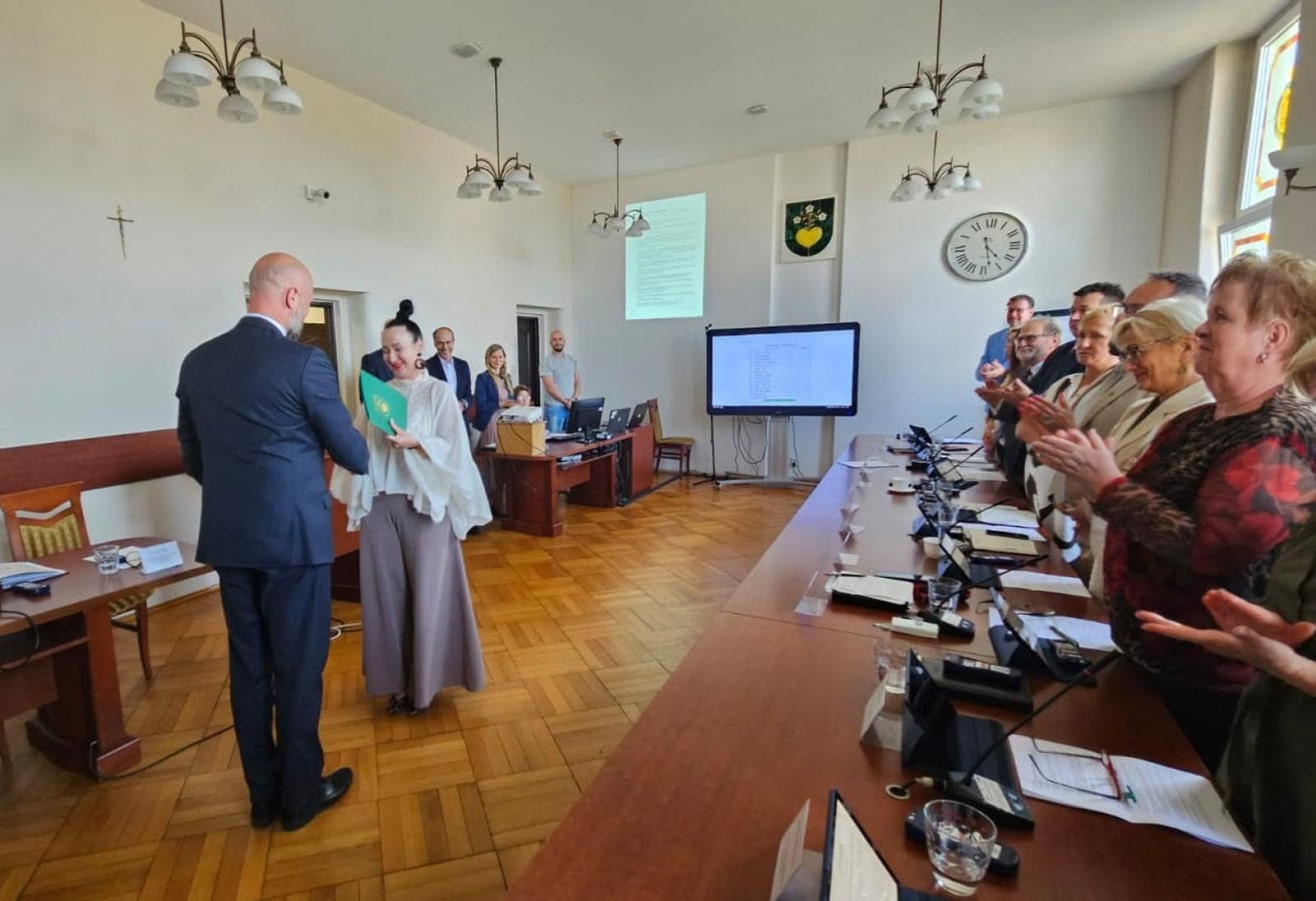 Zdjęcie w galerii na portalu naszwodzislaw.com: Burmistrz Radlina z absolutorium. Rada doceniła wykonanie budżetu za 2025 rok wiadomości z regionu