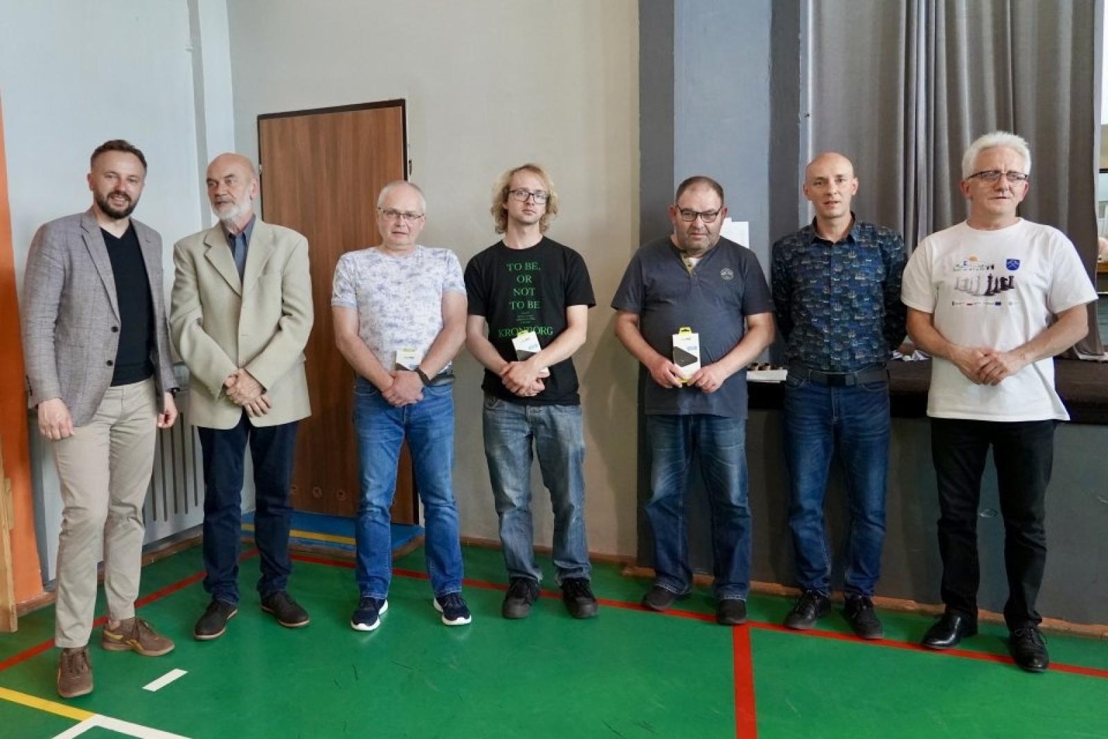 Zdjęcie w galerii na portalu naszwodzislaw.com: Szachowe emocje w Rydułtowach. Arcymistrz, symultana i 84 zawodników przy planszach wiadomości z regionu