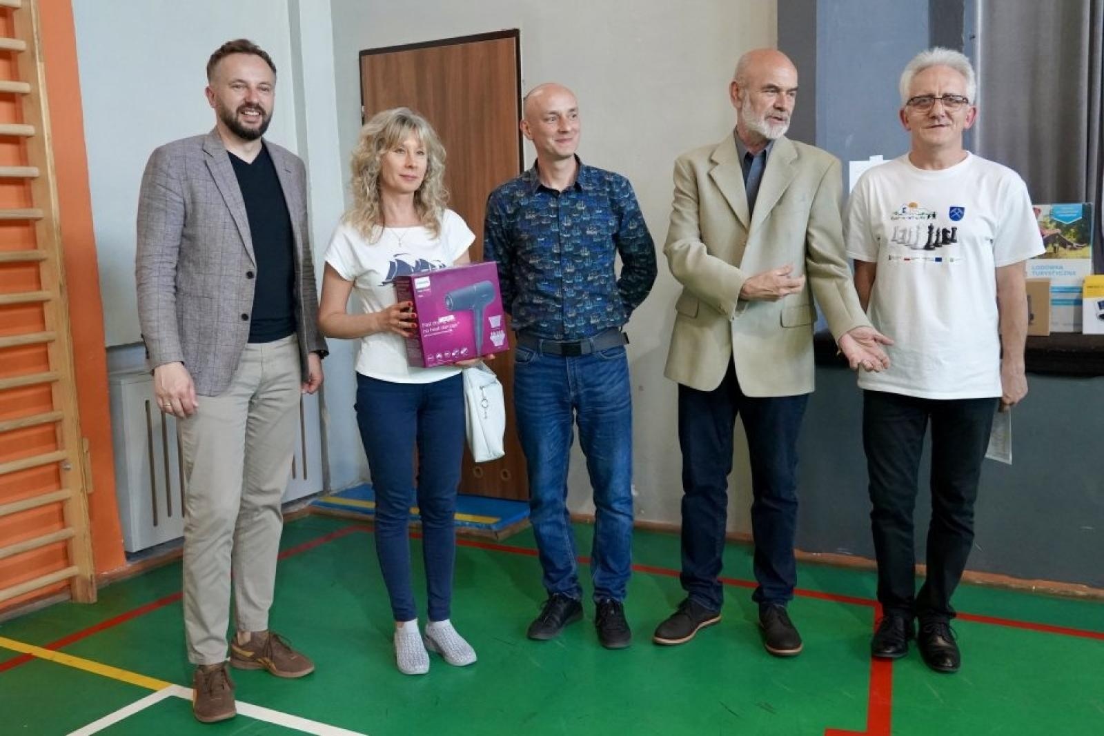 Zdjęcie w galerii na portalu naszwodzislaw.com: Szachowe emocje w Rydułtowach. Arcymistrz, symultana i 84 zawodników przy planszach wiadomości z regionu