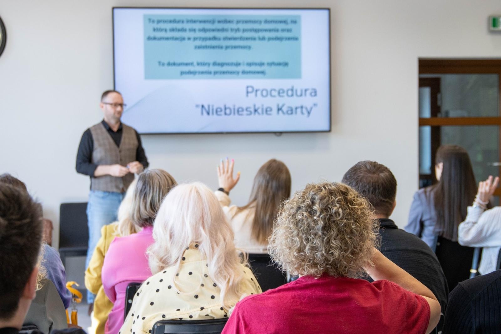 Zdjęcie w galerii na portalu naszwodzislaw.com: Szkoły na pierwszej linii walki z przemocą. Ważne szkolenia w Wodzisławiu Śląskim wiadomości z regionu