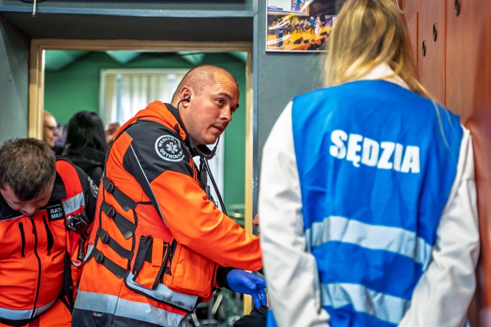 Zdjęcie w galerii na portalu naszwodzislaw.com: Coś tu nie gra. Nietypowa konkurencja zaskoczyła ratowników medycznych w Katowicach wiadomości z regionu
