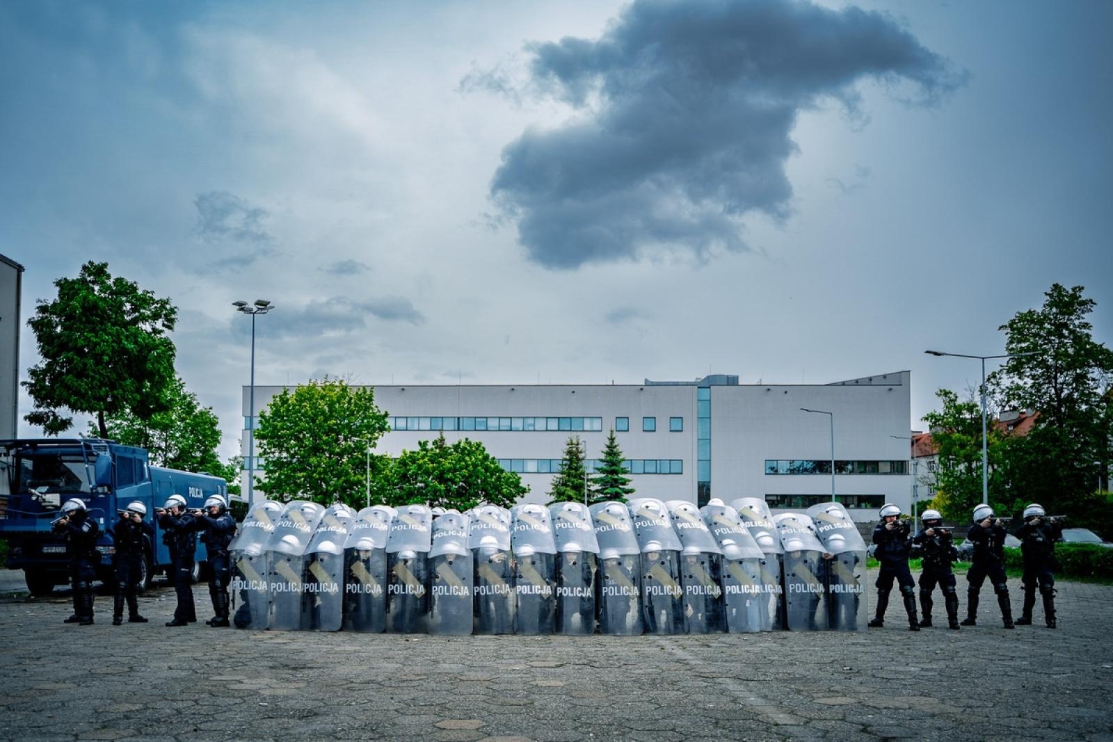 Zdjęcie w galerii na portalu naszwodzislaw.com: Coś tu nie gra. Nietypowa konkurencja zaskoczyła ratowników medycznych w Katowicach wiadomości z regionu