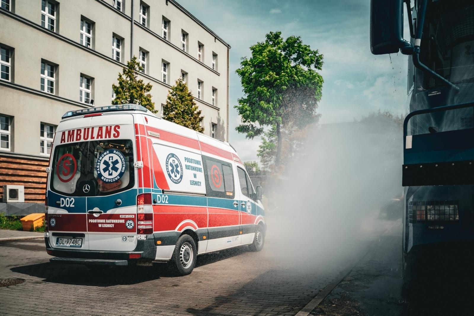 Zdjęcie w galerii na portalu naszwodzislaw.com: Coś tu nie gra. Nietypowa konkurencja zaskoczyła ratowników medycznych w Katowicach wiadomości z regionu