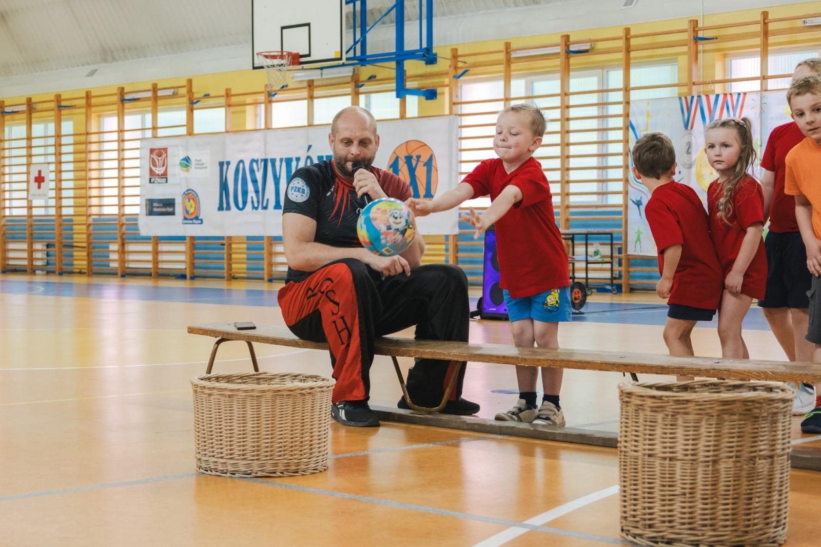 Zdjęcie w galerii na portalu naszwodzislaw.com: Bajkowa Misja Wodzisławskich Skrzatów 2026. Przedszkolaki odkrywają świat sztuki i zabawy wiadomości z regionu