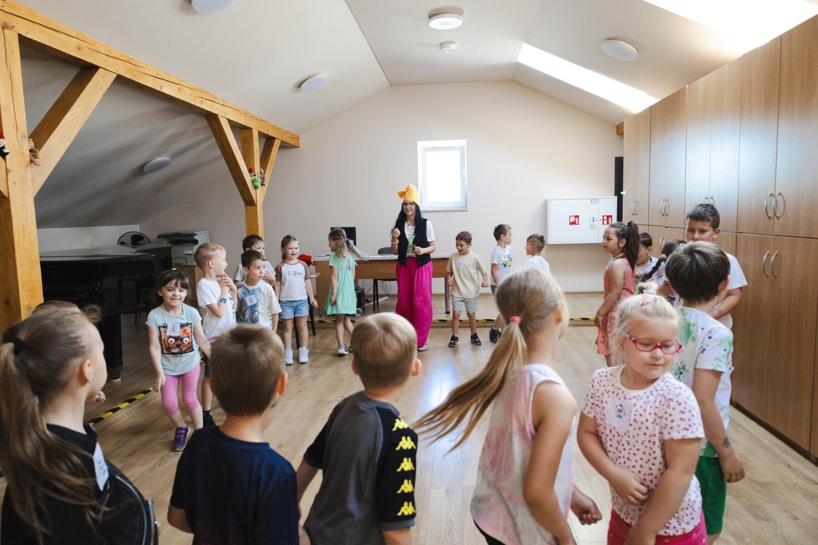Zdjęcie w galerii na portalu naszwodzislaw.com: Bajkowa Misja Wodzisławskich Skrzatów 2026. Przedszkolaki odkrywają świat sztuki i zabawy wiadomości z regionu