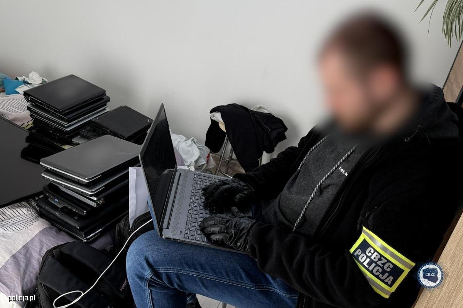 Zdjęcie w galerii na portalu naszwodzislaw.com: Operacja Hellfire. Policja rozbiła sieć przestępców wykorzystujących dzieci wiadomości z regionu