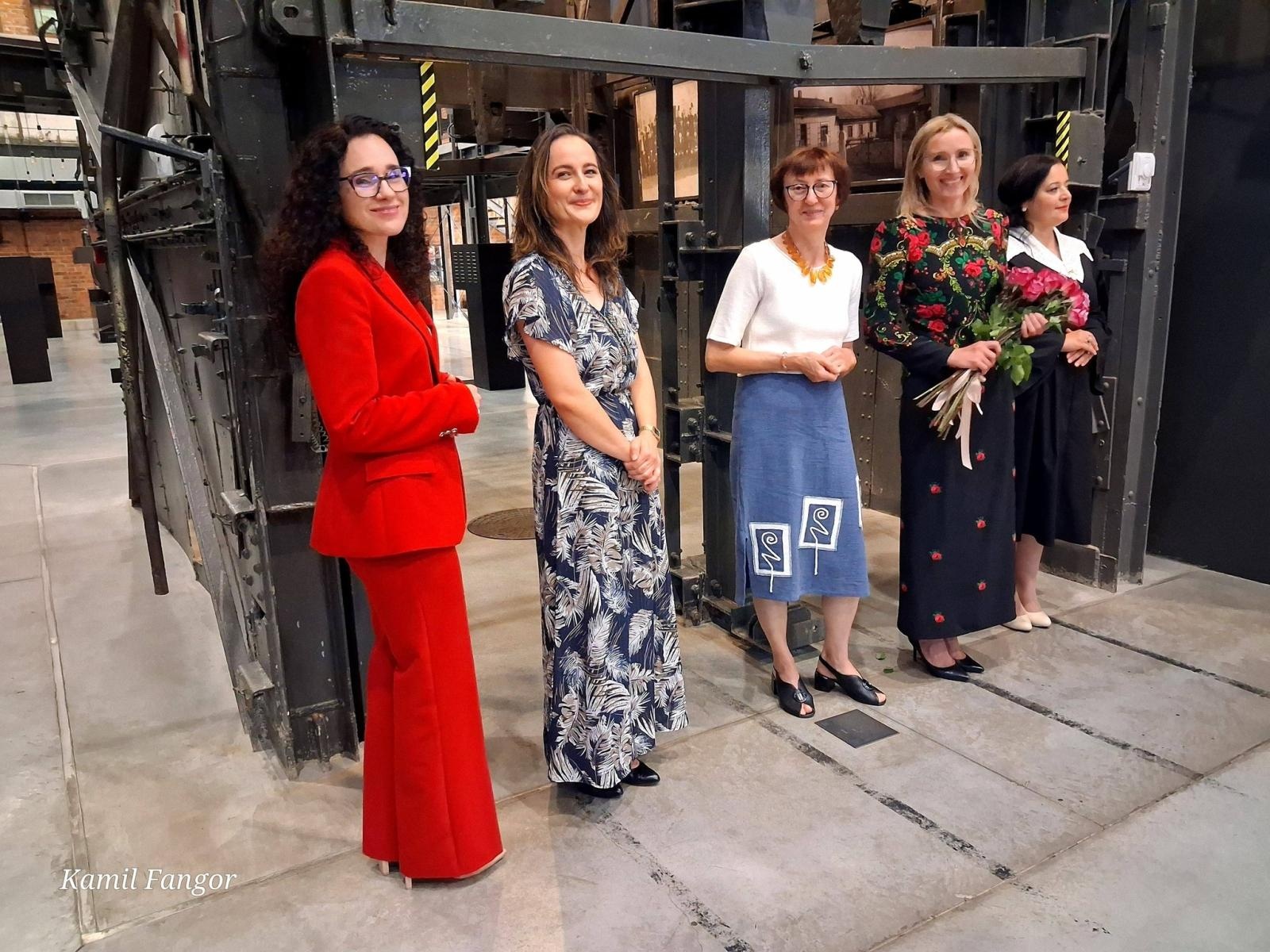 Zdjęcie w galerii na portalu naszwodzislaw.com: Śląska moda w Zabytkowej Kopalni Ignacy. Młodzież z Rydułtów zachwyciła publiczność wiadomości z regionu