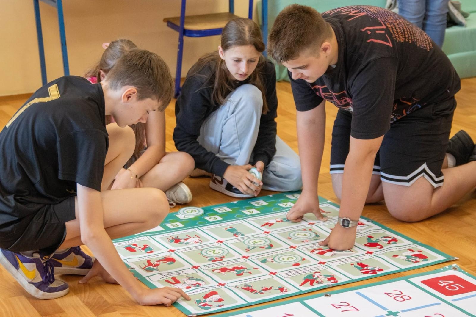 Zdjęcie w galerii na portalu naszwodzislaw.com: Wodzisław Śląski pionierem w Polsce. Nauka pierwszej pomocy przez grę planszową wiadomości z regionu