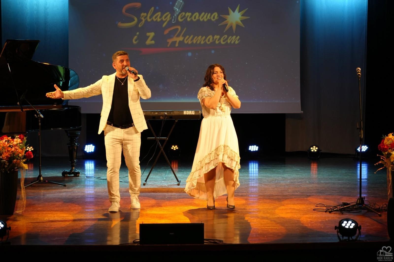 Zdjęcie w galerii na portalu naszwodzislaw.com: Szlagiery, śmiech i owacje na stojąco. Niezwykły wieczór z gwiazdami w Radlinie [FOTO] wiadomości z regionu