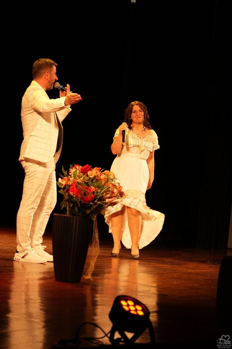 Zdjęcie w galerii na portalu naszwodzislaw.com: Szlagiery, śmiech i owacje na stojąco. Niezwykły wieczór z gwiazdami w Radlinie [FOTO] wiadomości z regionu