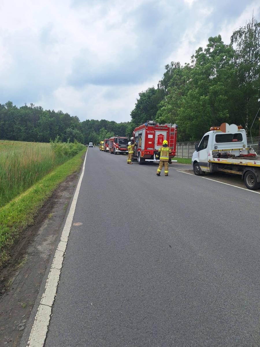 Zdjęcie w galerii na portalu naszwodzislaw.com: Wodzisław Śląski: Trzy samochody rozbite po zderzeniu przy Eko-Oknach wiadomości z regionu