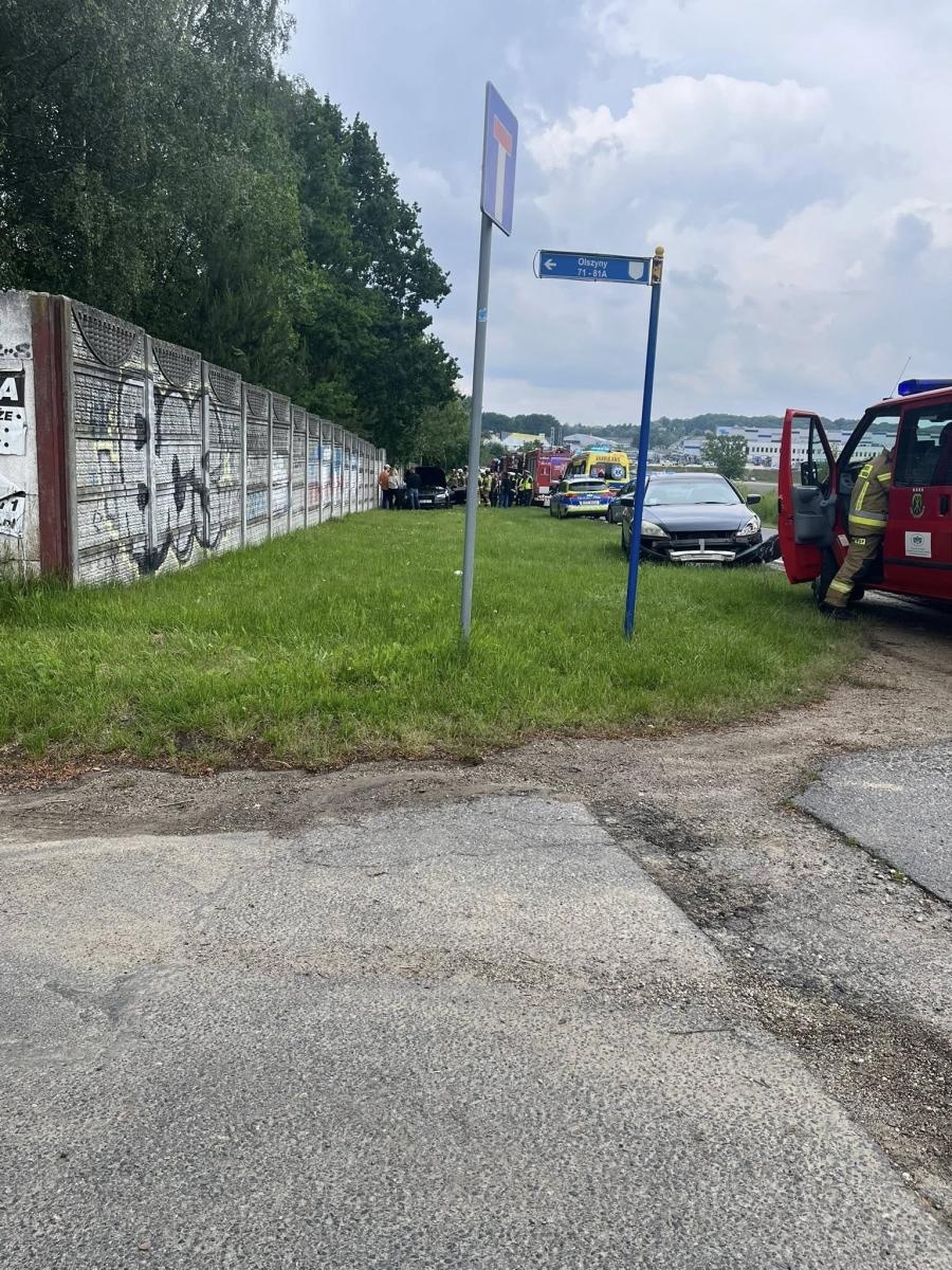Zdjęcie w galerii na portalu naszwodzislaw.com: Wodzisław Śląski: Trzy samochody rozbite po zderzeniu przy Eko-Oknach wiadomości z regionu