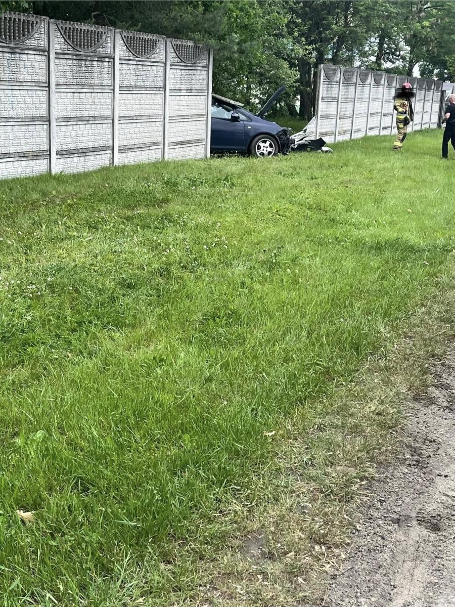 Zdjęcie w galerii na portalu naszwodzislaw.com: Wodzisław Śląski: Trzy samochody rozbite po zderzeniu przy Eko-Oknach wiadomości z regionu