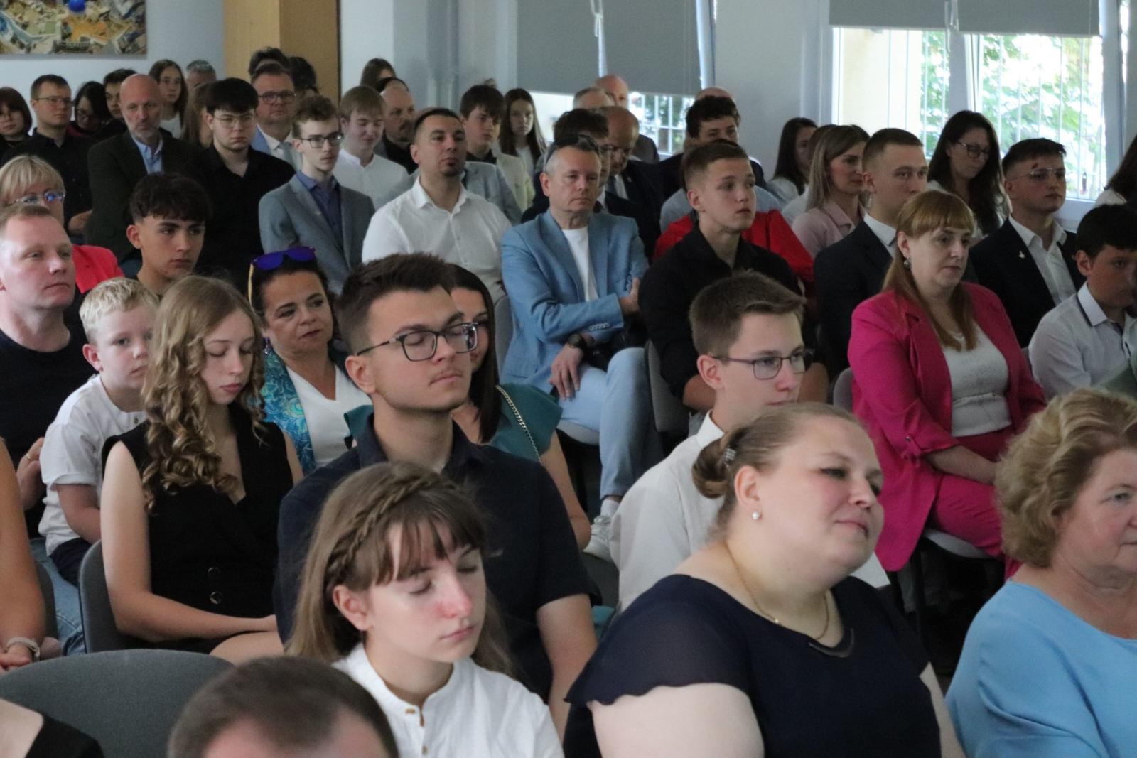 Zdjęcie w galerii na portalu naszwodzislaw.com: Najzdolniejsi uczniowie nagrodzeni. Gala Konkursów Zawodowych w Wodzisławiu Śląskim wiadomości z regionu