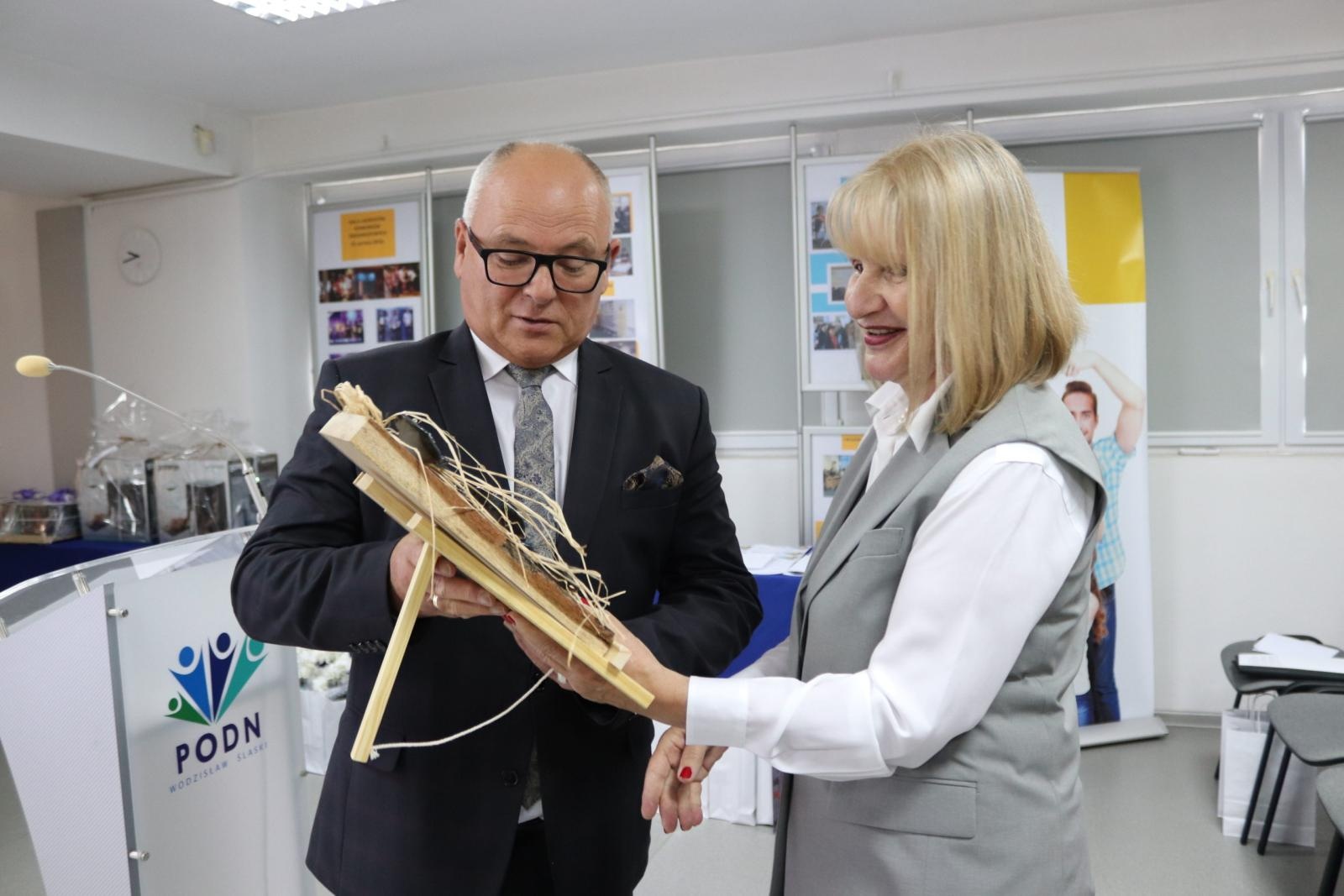 Zdjęcie w galerii na portalu naszwodzislaw.com: Najzdolniejsi uczniowie nagrodzeni. Gala Konkursów Zawodowych w Wodzisławiu Śląskim wiadomości z regionu