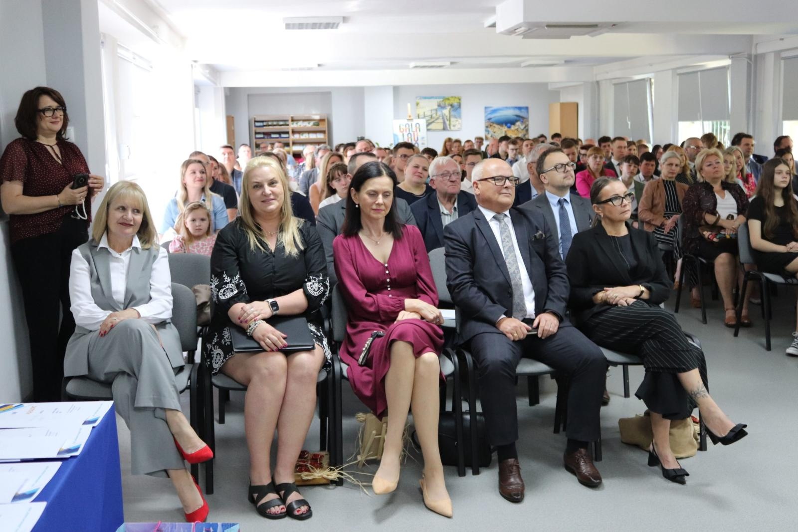 Zdjęcie w galerii na portalu naszwodzislaw.com: Najzdolniejsi uczniowie nagrodzeni. Gala Konkursów Zawodowych w Wodzisławiu Śląskim wiadomości z regionu