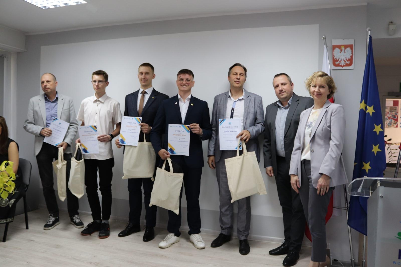 Zdjęcie w galerii na portalu naszwodzislaw.com: Najzdolniejsi uczniowie nagrodzeni. Gala Konkursów Zawodowych w Wodzisławiu Śląskim wiadomości z regionu