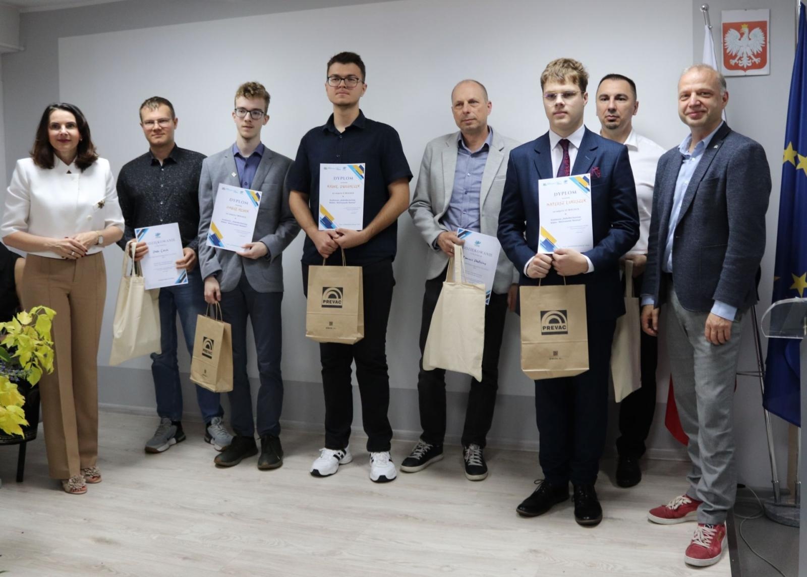 Zdjęcie w galerii na portalu naszwodzislaw.com: Najzdolniejsi uczniowie nagrodzeni. Gala Konkursów Zawodowych w Wodzisławiu Śląskim wiadomości z regionu