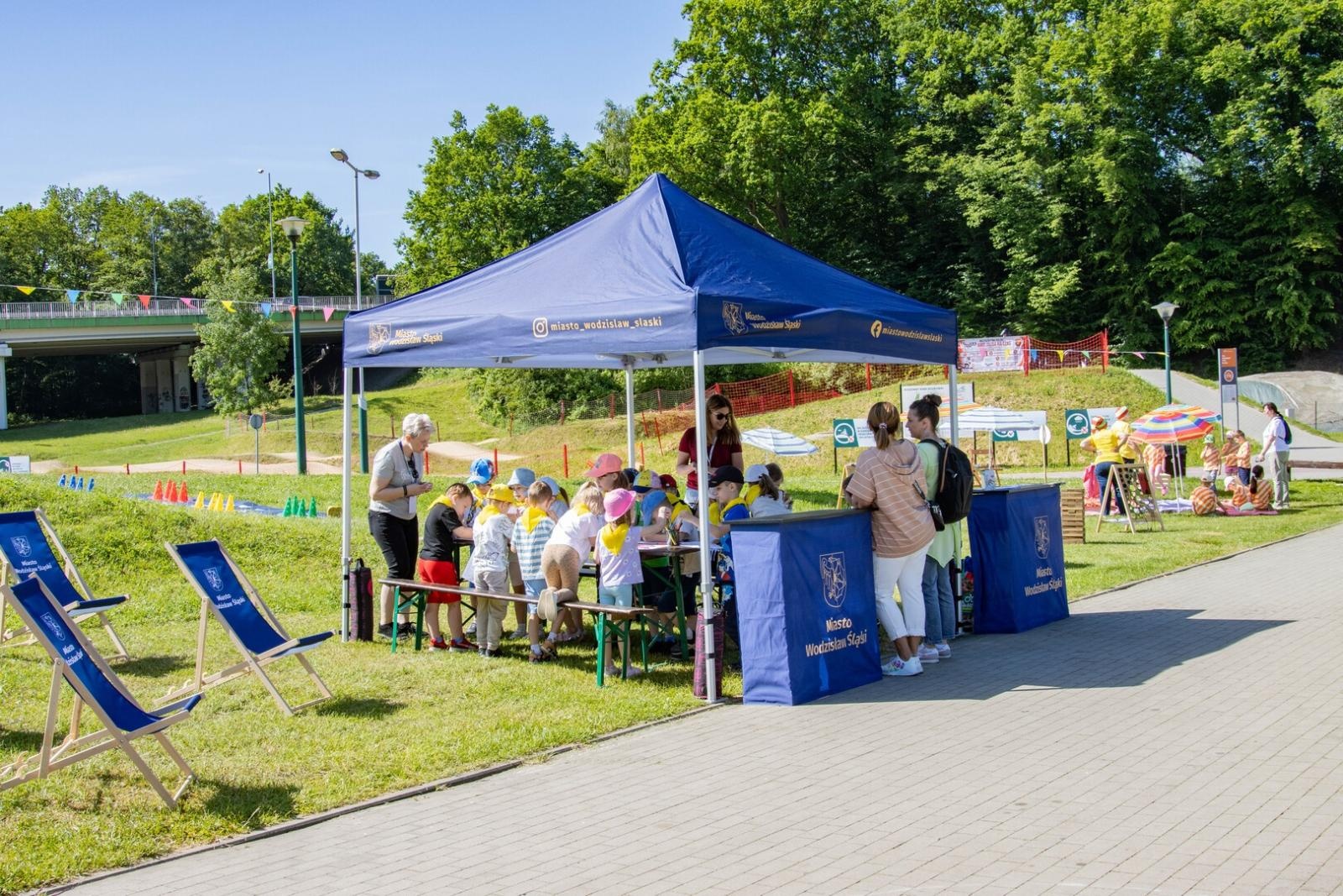 Zdjęcie w galerii na portalu naszwodzislaw.com: Bajkowa misja zakończona sukcesem. Wielki finał Wodzisławskich Skrzatów na Trzech Wzgórzach wiadomości z regionu