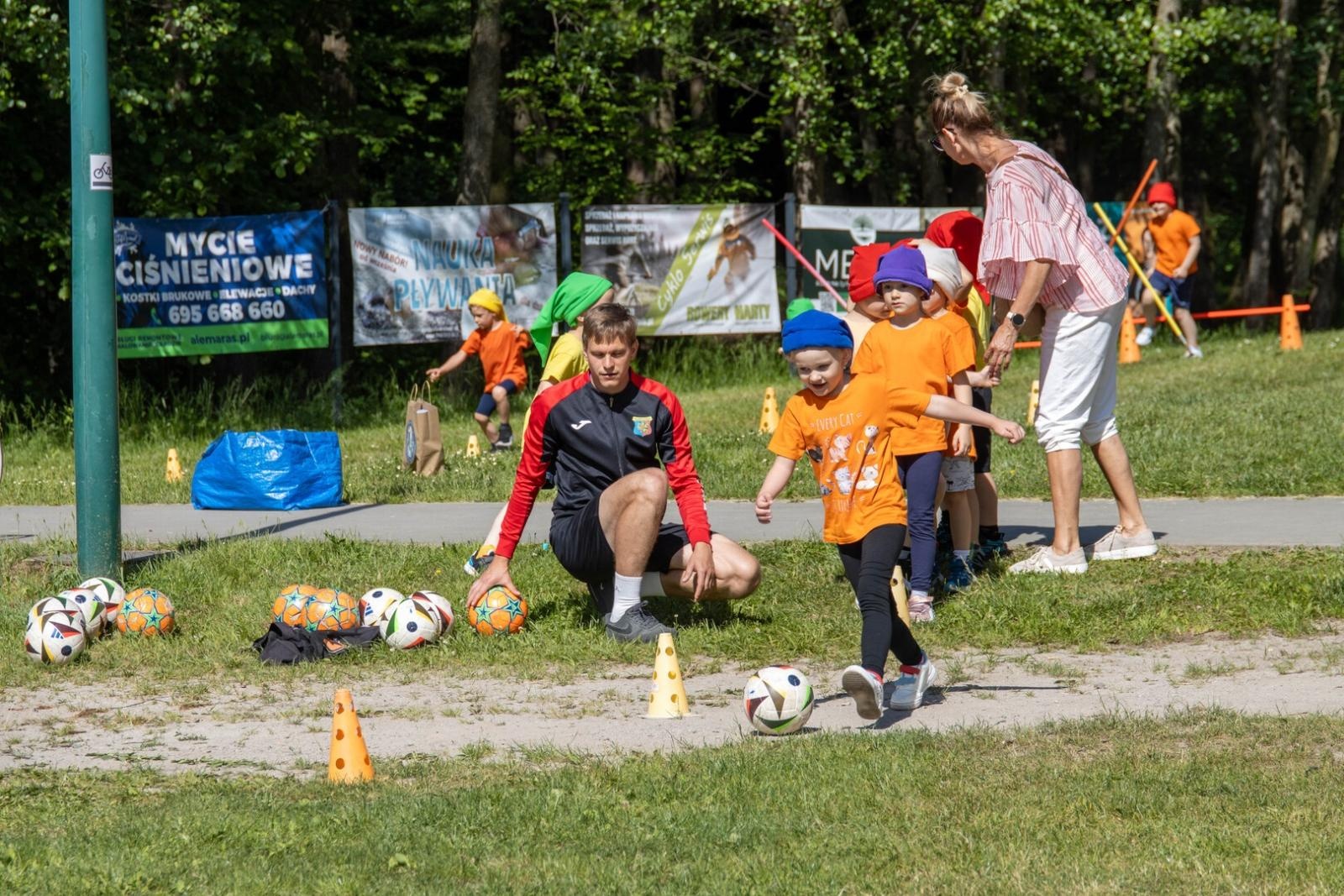 Zdjęcie w galerii na portalu naszwodzislaw.com: Bajkowa misja zakończona sukcesem. Wielki finał Wodzisławskich Skrzatów na Trzech Wzgórzach wiadomości z regionu