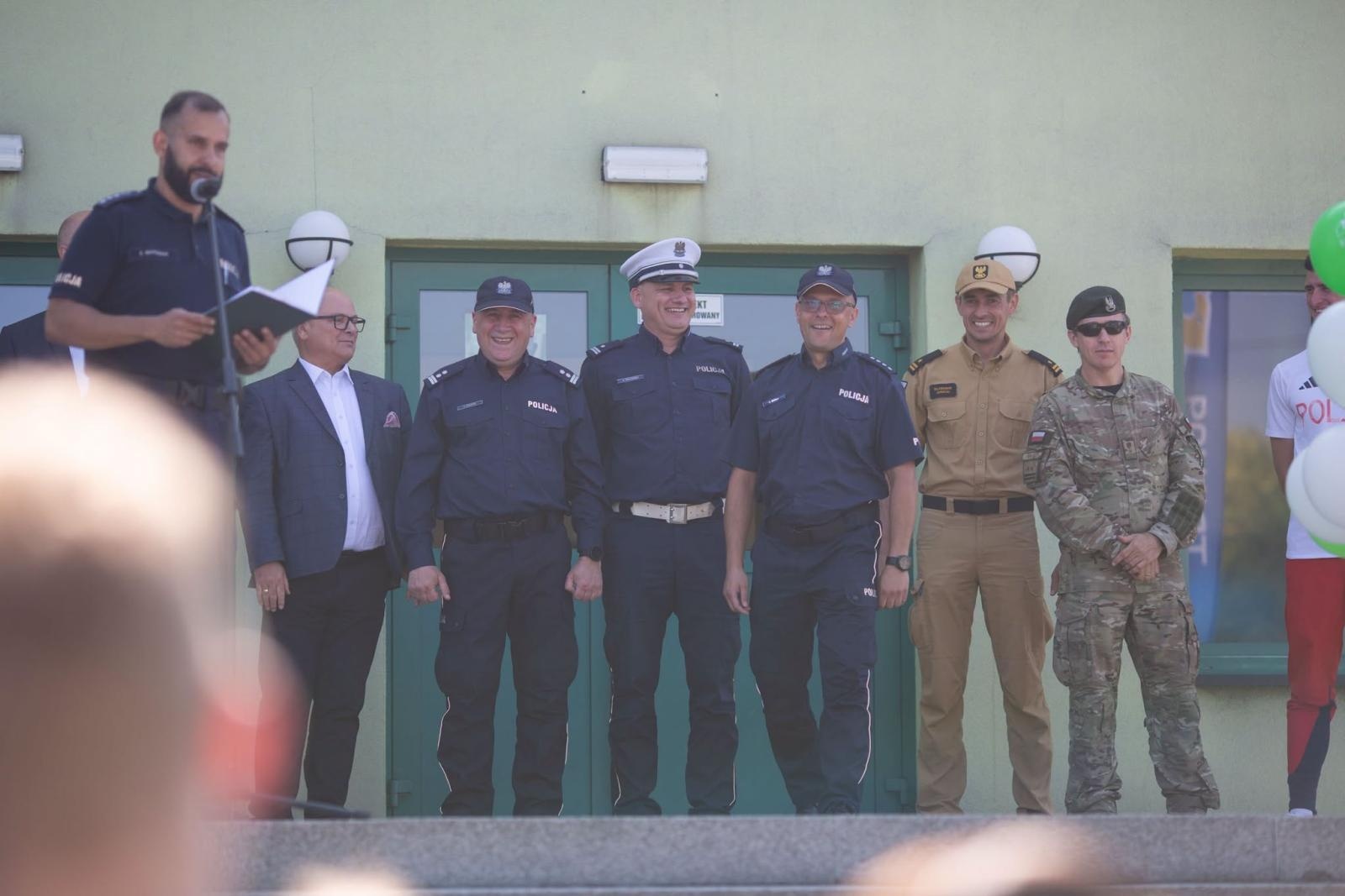 Zdjęcie w galerii na portalu naszwodzislaw.com: Płonący olej, psy policyjne i sprzęt ratowniczy. Piknik Bezpieczeństwa zachwycił Radlin [FOTO] wiadomości z regionu