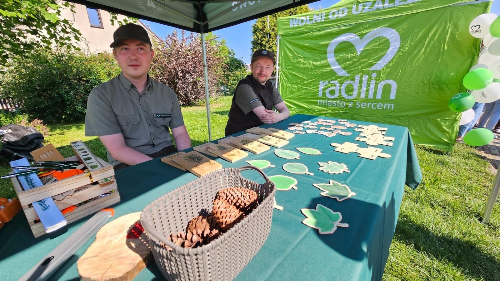Zdjęcie w galerii na portalu naszwodzislaw.com: Płonący olej, psy policyjne i sprzęt ratowniczy. Piknik Bezpieczeństwa zachwycił Radlin [FOTO] wiadomości z regionu