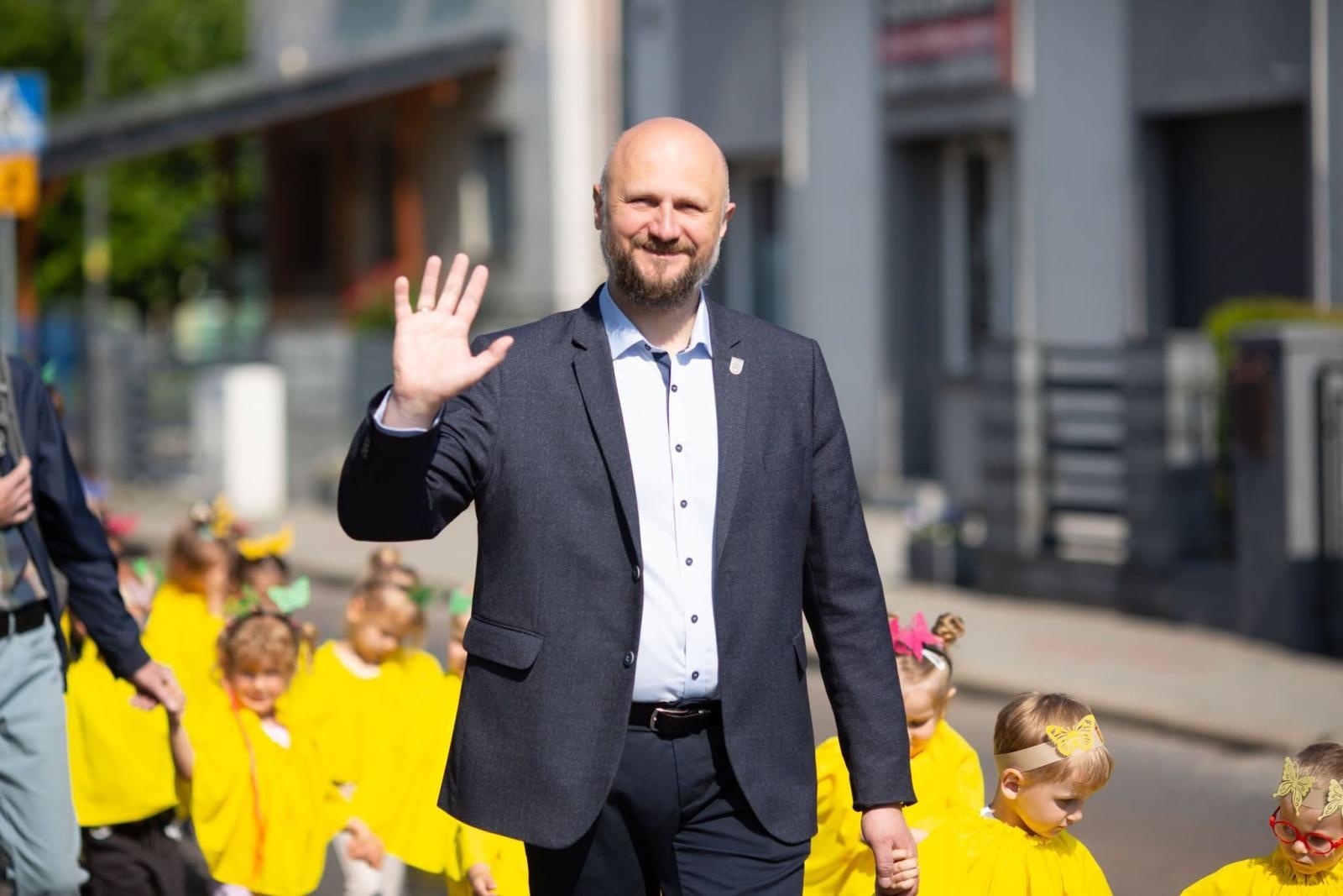 Zdjęcie w galerii na portalu naszwodzislaw.com: Płonący olej, psy policyjne i sprzęt ratowniczy. Piknik Bezpieczeństwa zachwycił Radlin [FOTO] wiadomości z regionu