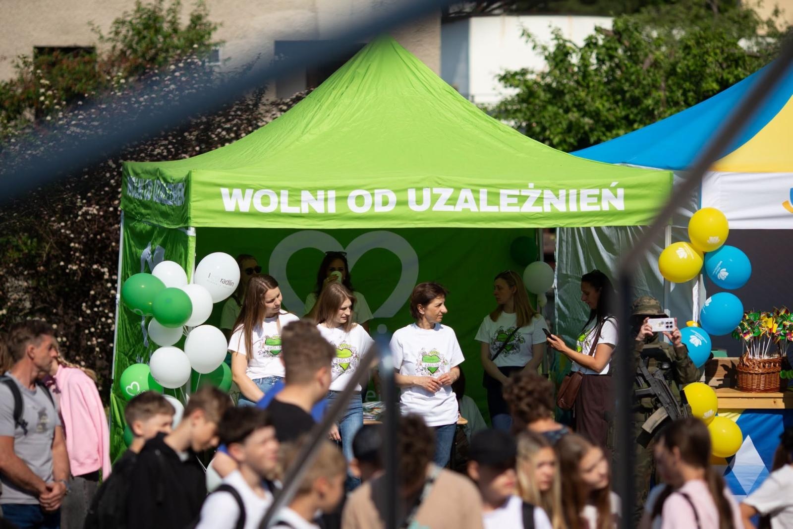 Zdjęcie w galerii na portalu naszwodzislaw.com: Płonący olej, psy policyjne i sprzęt ratowniczy. Piknik Bezpieczeństwa zachwycił Radlin [FOTO] wiadomości z regionu