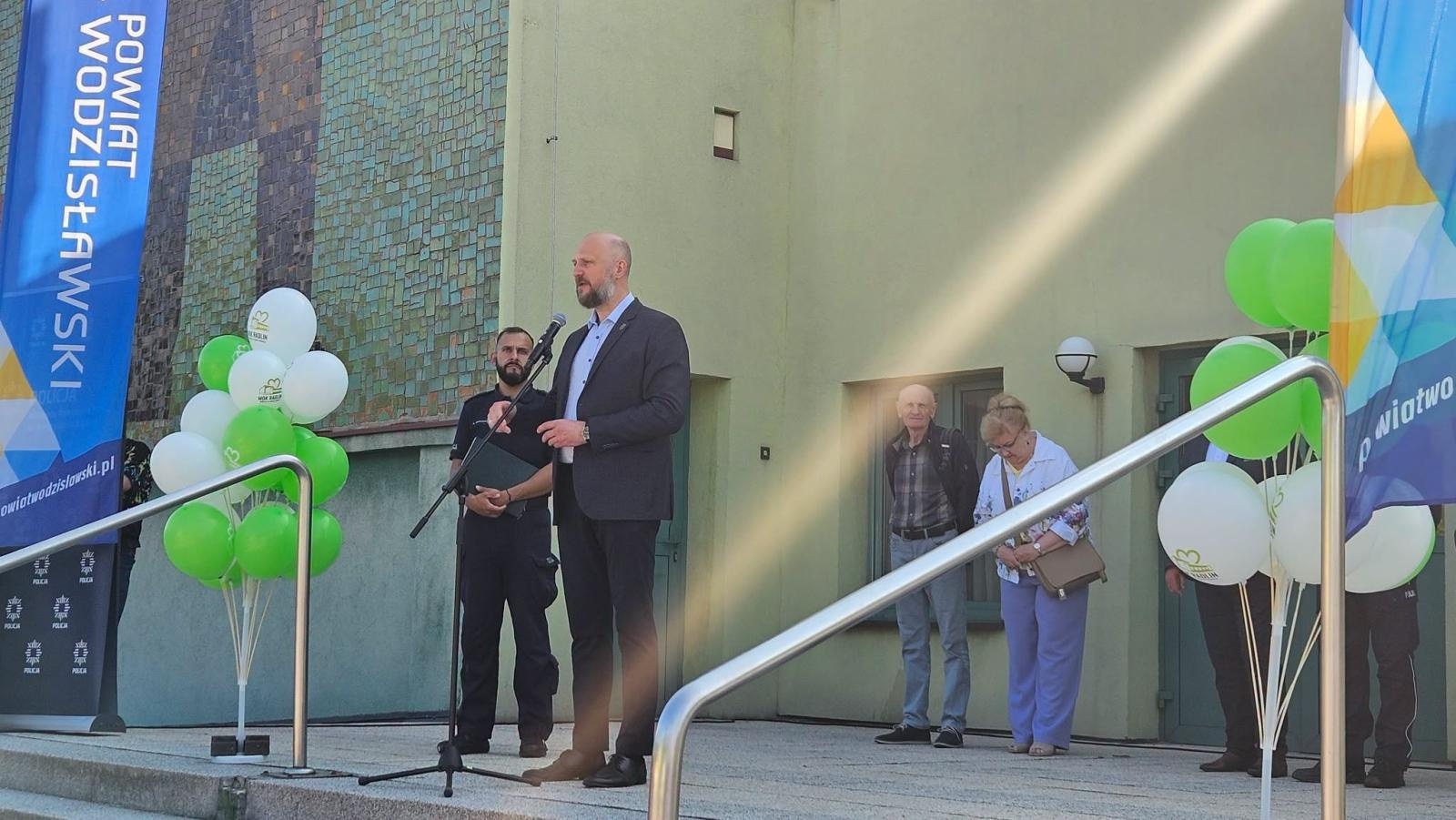 Zdjęcie w galerii na portalu naszwodzislaw.com: Płonący olej, psy policyjne i sprzęt ratowniczy. Piknik Bezpieczeństwa zachwycił Radlin [FOTO] wiadomości z regionu
