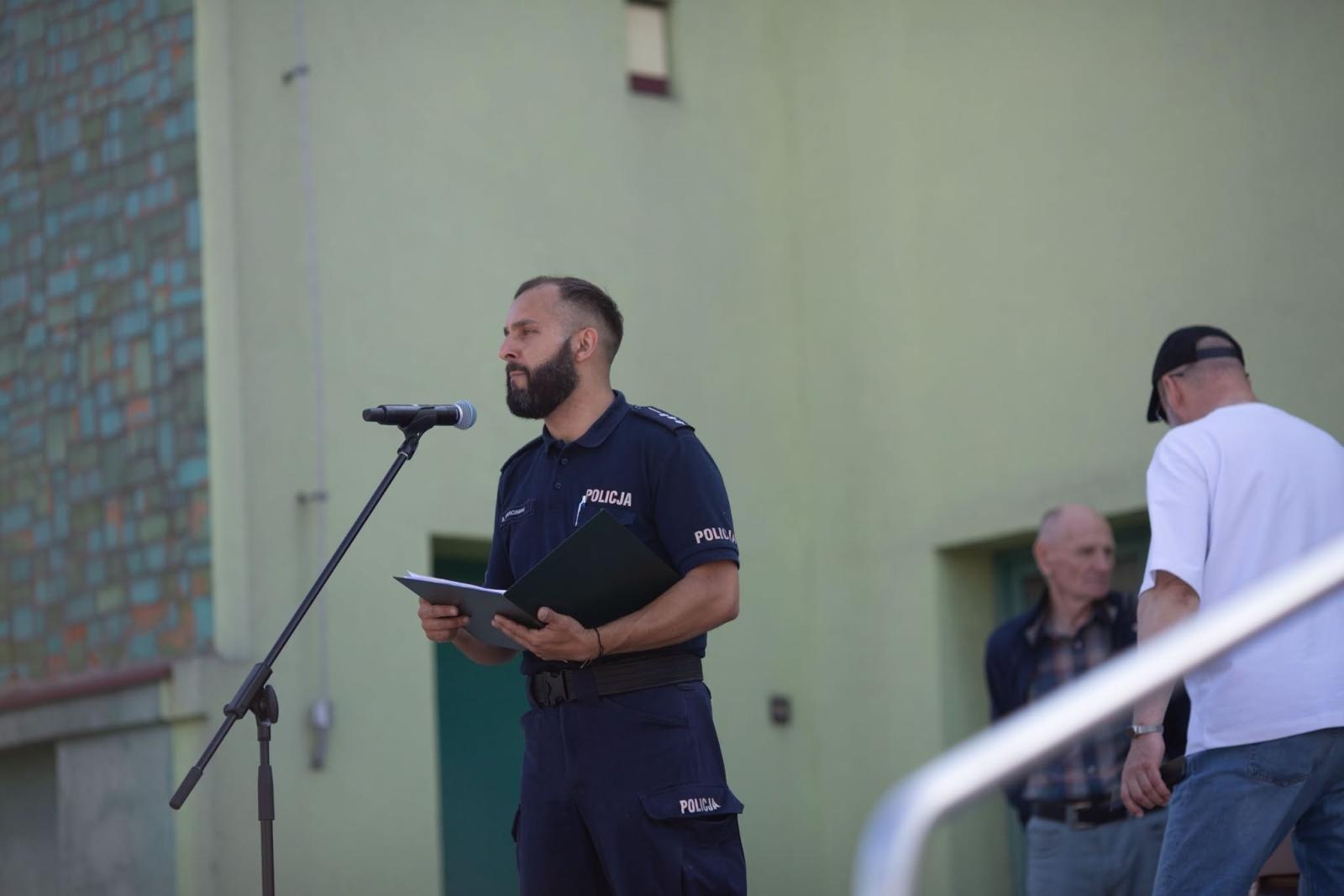 Zdjęcie w galerii na portalu naszwodzislaw.com: Płonący olej, psy policyjne i sprzęt ratowniczy. Piknik Bezpieczeństwa zachwycił Radlin [FOTO] wiadomości z regionu