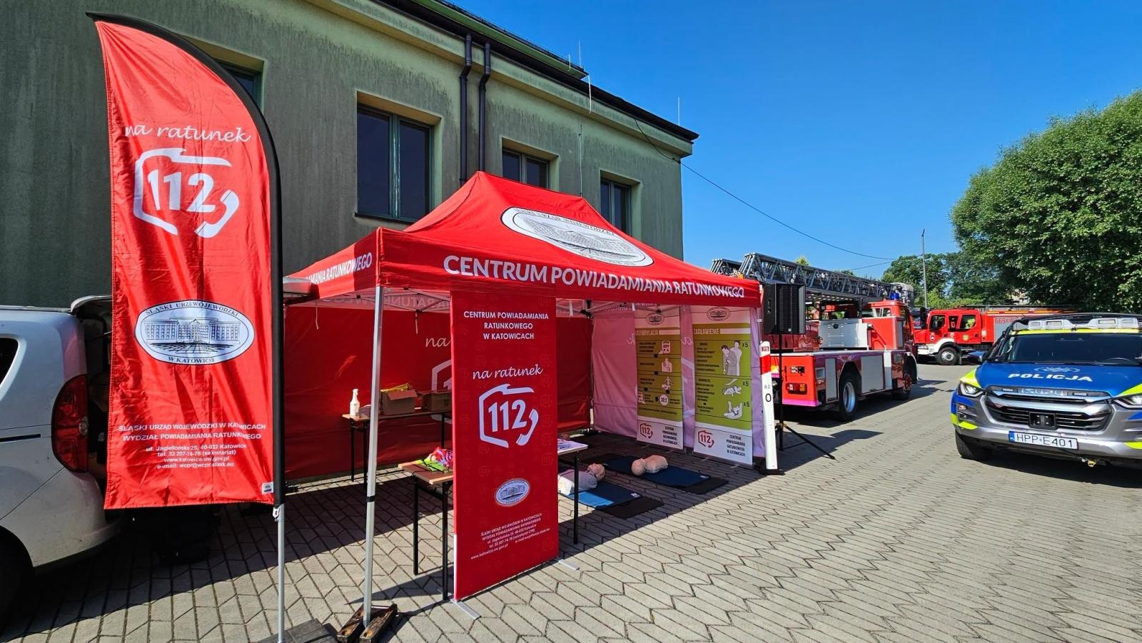 Zdjęcie w galerii na portalu naszwodzislaw.com: Płonący olej, psy policyjne i sprzęt ratowniczy. Piknik Bezpieczeństwa zachwycił Radlin [FOTO] wiadomości z regionu