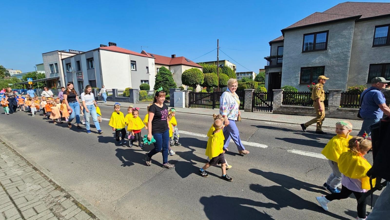 Zdjęcie w galerii na portalu naszwodzislaw.com: Płonący olej, psy policyjne i sprzęt ratowniczy. Piknik Bezpieczeństwa zachwycił Radlin [FOTO] wiadomości z regionu