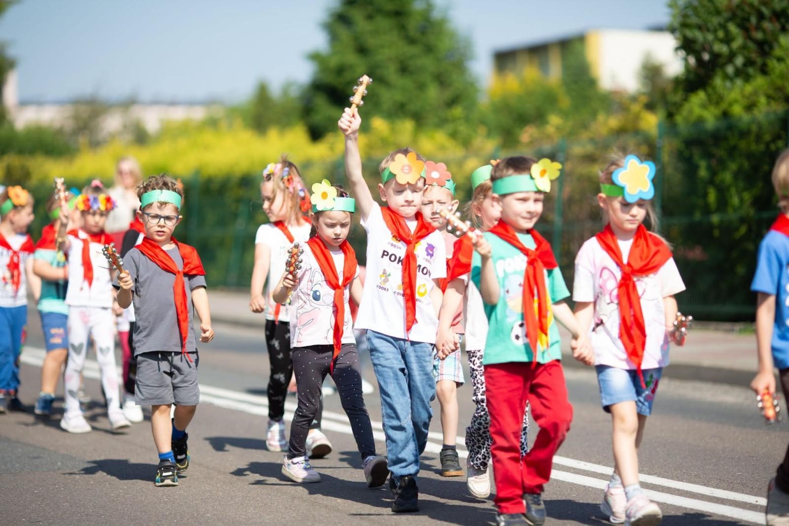 Zdjęcie w galerii na portalu naszwodzislaw.com: Płonący olej, psy policyjne i sprzęt ratowniczy. Piknik Bezpieczeństwa zachwycił Radlin [FOTO] wiadomości z regionu
