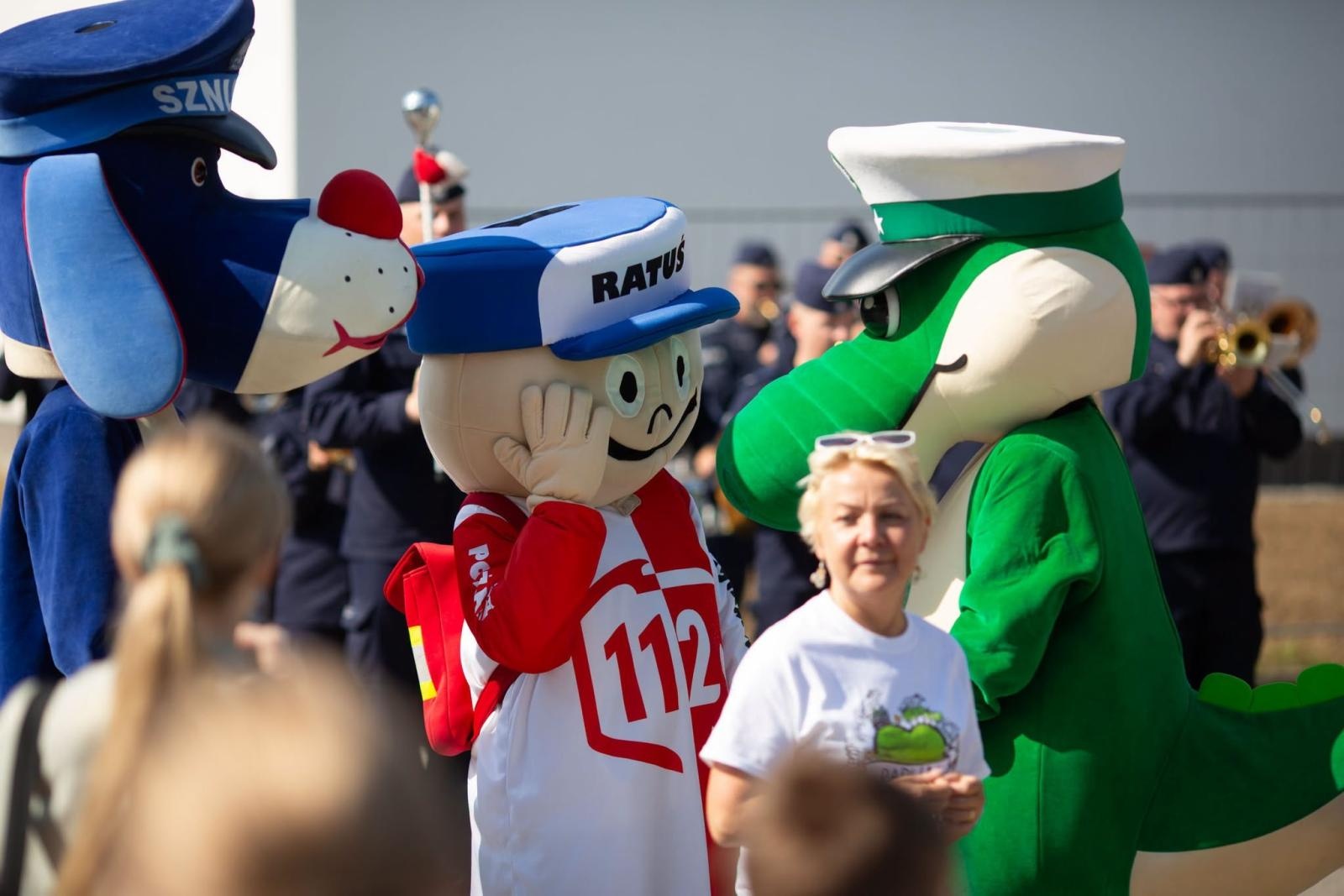 Zdjęcie w galerii na portalu naszwodzislaw.com: Płonący olej, psy policyjne i sprzęt ratowniczy. Piknik Bezpieczeństwa zachwycił Radlin [FOTO] wiadomości z regionu