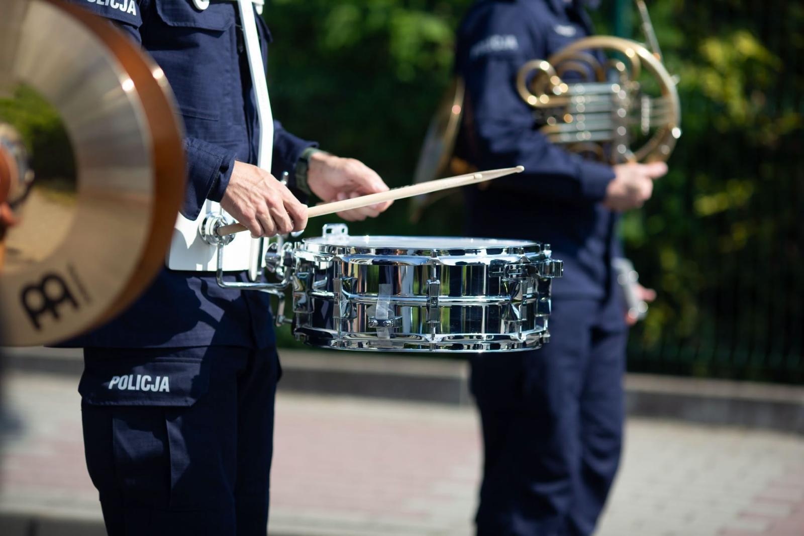 Zdjęcie w galerii na portalu naszwodzislaw.com: Płonący olej, psy policyjne i sprzęt ratowniczy. Piknik Bezpieczeństwa zachwycił Radlin [FOTO] wiadomości z regionu