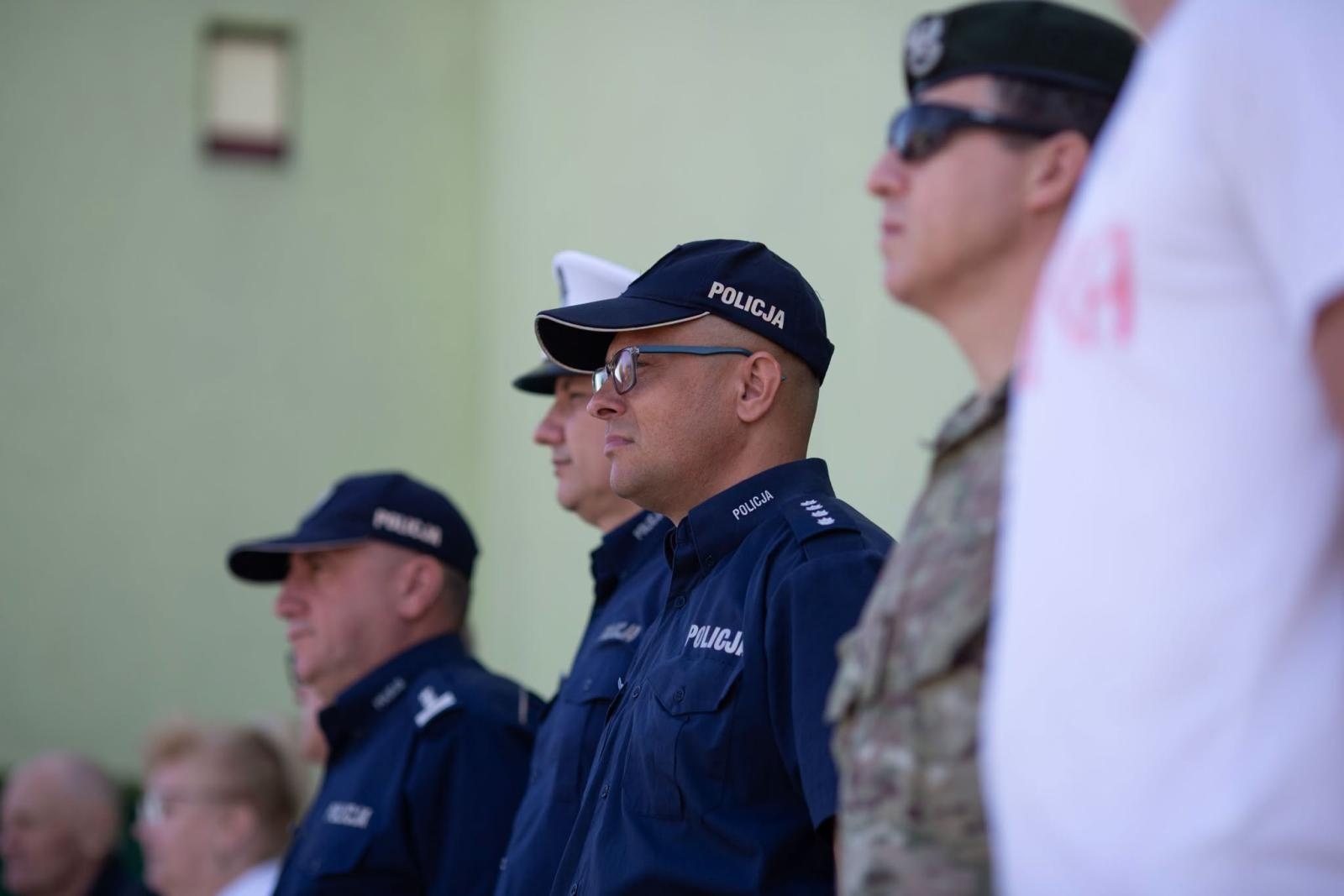 Zdjęcie w galerii na portalu naszwodzislaw.com: Płonący olej, psy policyjne i sprzęt ratowniczy. Piknik Bezpieczeństwa zachwycił Radlin [FOTO] wiadomości z regionu