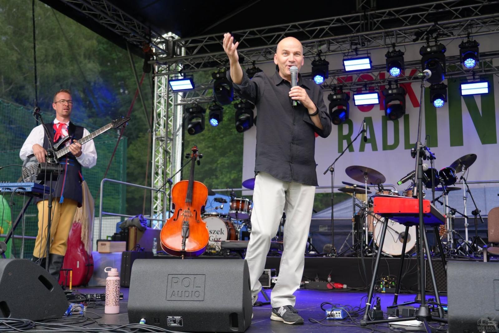 Zdjęcie w galerii na portalu naszwodzislaw.com: Folk, muzyka i emocje mimo deszczu. Za nami II Festiwal FOLK IN RADLIN wiadomości z regionu