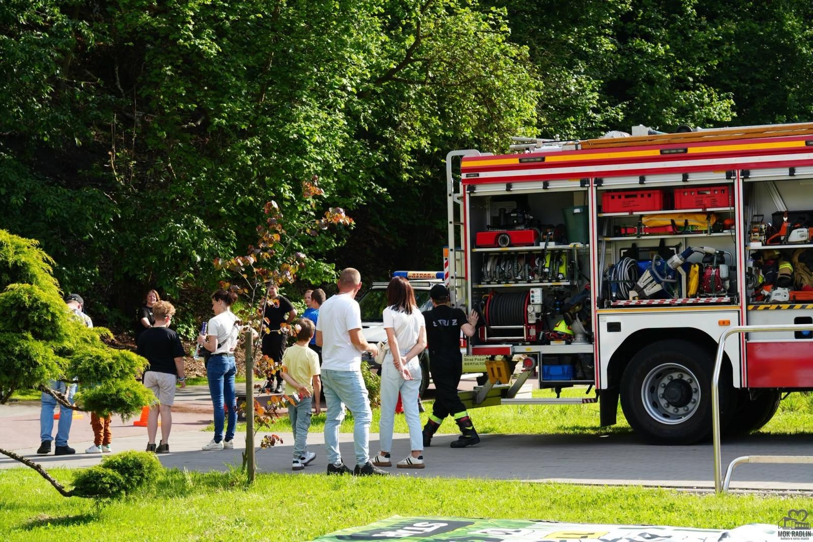 Zdjęcie w galerii na portalu naszwodzislaw.com: Folk, muzyka i emocje mimo deszczu. Za nami II Festiwal FOLK IN RADLIN wiadomości z regionu
