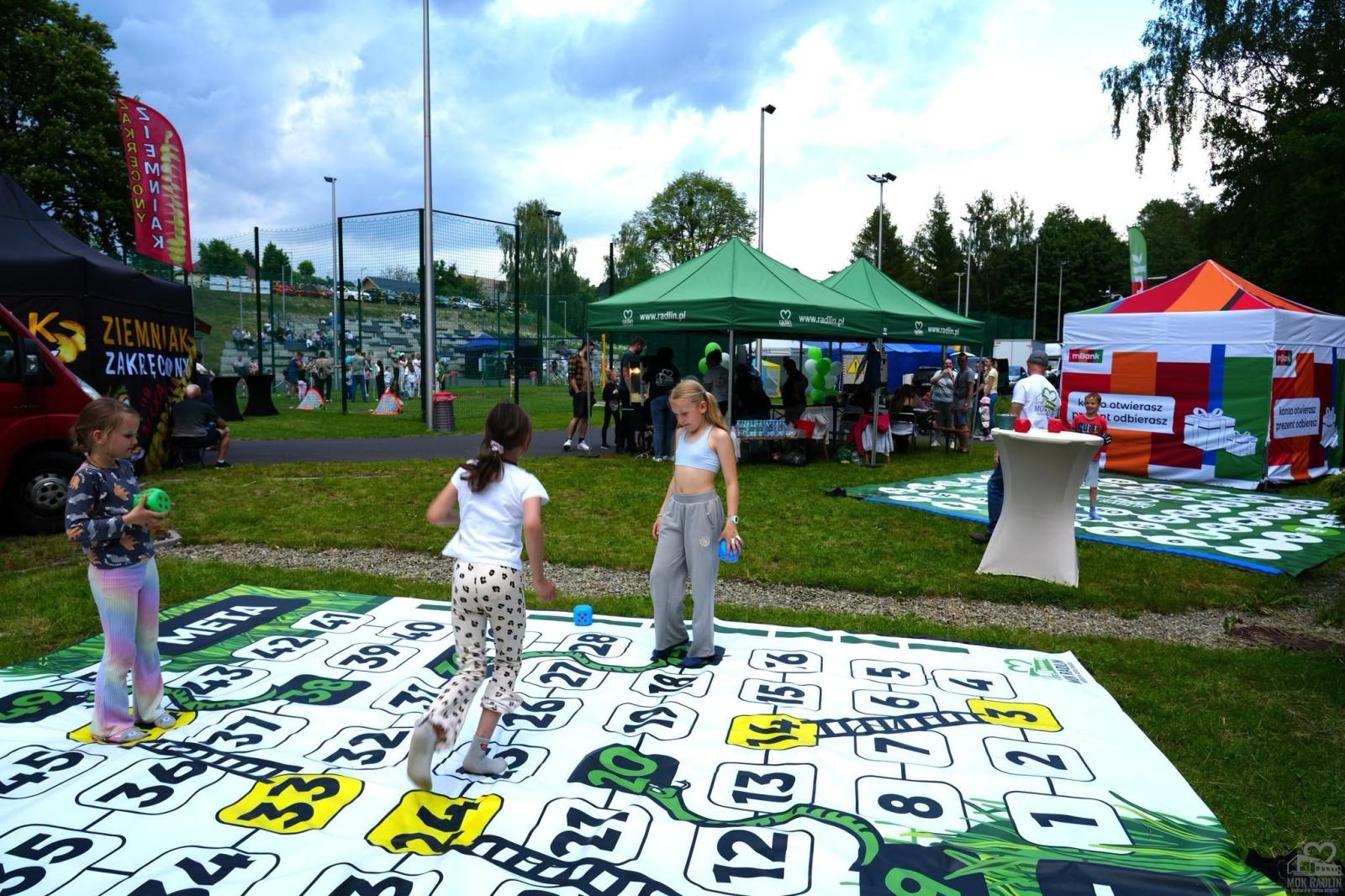 Zdjęcie w galerii na portalu naszwodzislaw.com: Folk, muzyka i emocje mimo deszczu. Za nami II Festiwal FOLK IN RADLIN wiadomości z regionu
