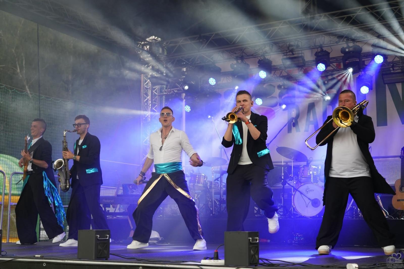 Zdjęcie w galerii na portalu naszwodzislaw.com: Folk, muzyka i emocje mimo deszczu. Za nami II Festiwal FOLK IN RADLIN wiadomości z regionu
